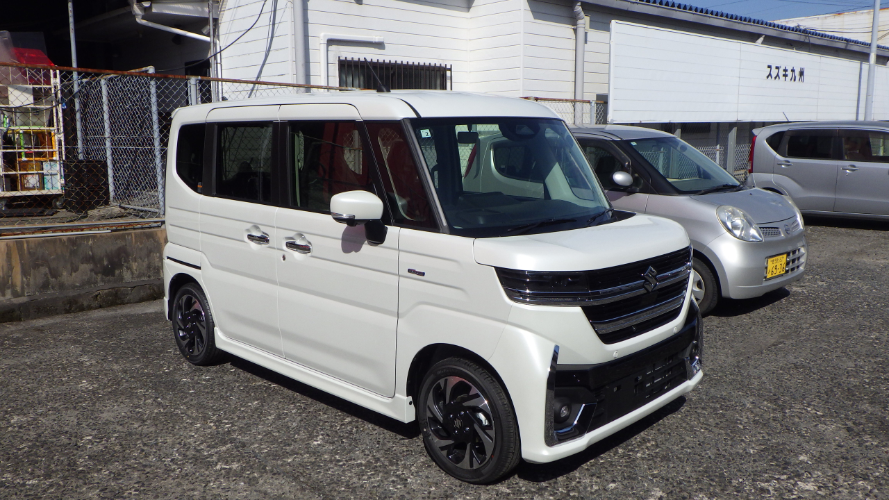 スペーシアカスタム　全方位モニター付　
令和8年2月登録　展示未使用車　検査令和11年2月迄